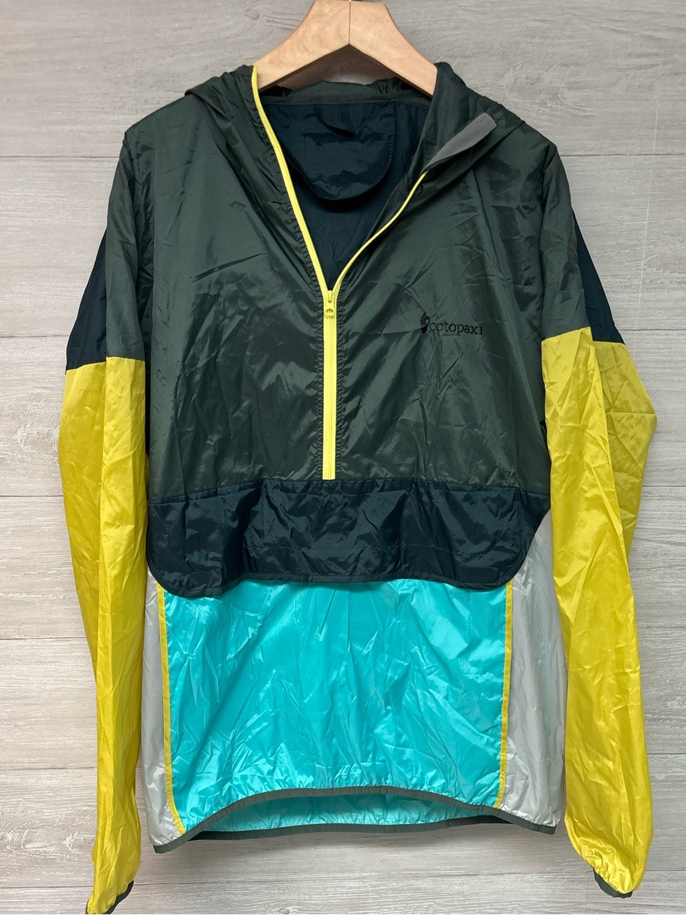 * | Cotopaxi | half zip windbreaker. Size MXL.